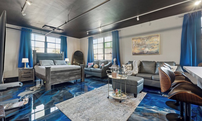 College Park Condo | 5 min from Hartsfield International AirportnCharming 1-bedroom condo with WiFi