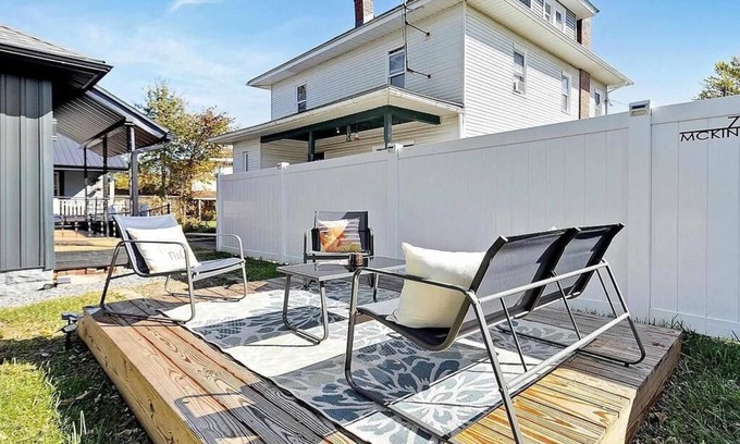 Woodburn House | 5 Min to Campus and Downtown Morgantown, River View, 3B 2B