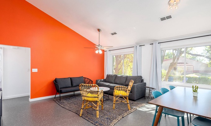 Rosewood House | 《5 Min to Downtown《 Fast Wi-Fi 》Newly Remodeled》