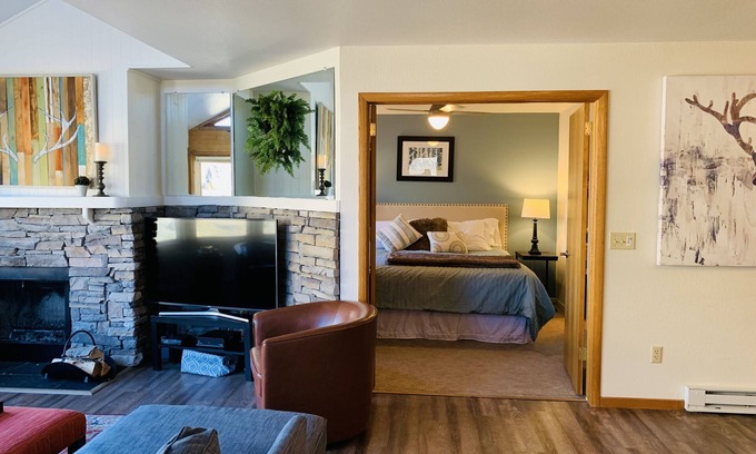 Crested Butte Condo | 5 min to downtown & Mtn views! Two KING Bed/Two Bath EnSuite Condo