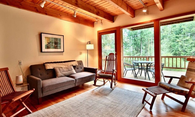 Marrowstone Cabin | 5 min to Fort Flagger St. Park w/wifi & fire pit
