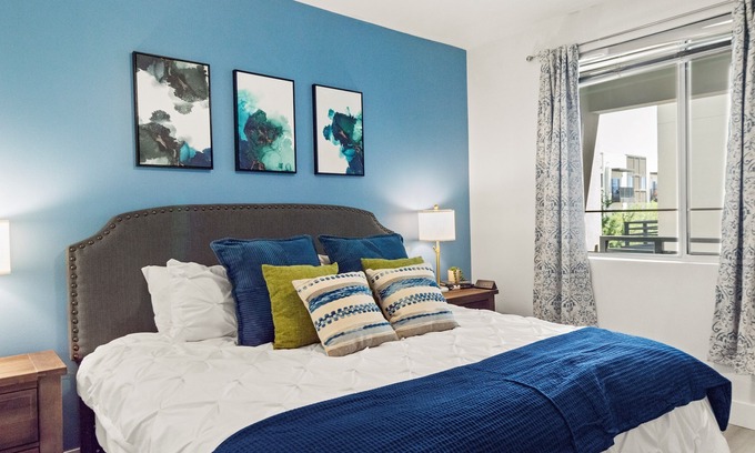 Desert View Village Apartment | 5 Min to Golf 》King Bed》Sleeps 4》Parking