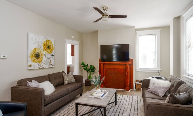 Morgantown House | *5 Min to WVU*Smart TV*Full Kitchen*W/D