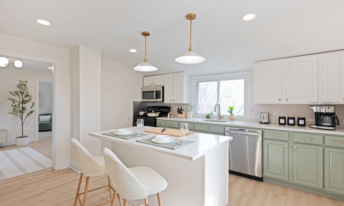 Little Ferry House | 5 Min Walk to Bus to NYC, In-Unit Laundry, Parking, Newly Renovated, Modern