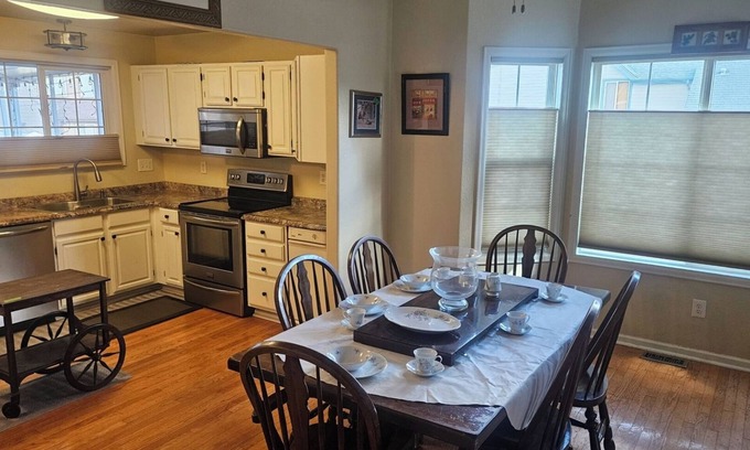 Ken Caryl House | 5 mins from Chadfield reservoir Tranquil 4-bedroom house AC in West Littleton