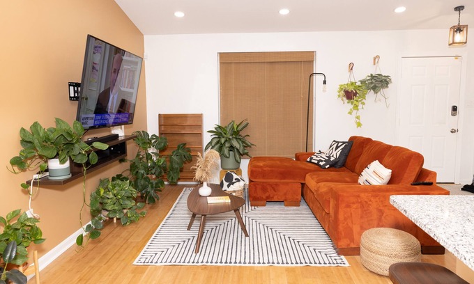 Landover House | 5 Mins From FedEx Field and Near DC