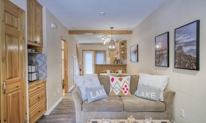 Harvie Heights Apartment | 5 Mins to Banff - Cozy Townhome 2BR&2BATH - Banff Pass Included