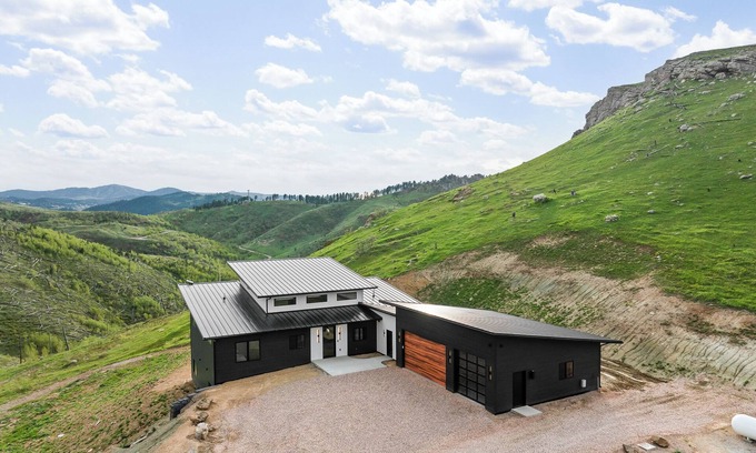 Deadwood House | 5 mins to Deadwood|Hot Tub|Game Room