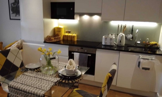 Fairfield Apartment | 5 Mins to East Croydon Station With Concierge