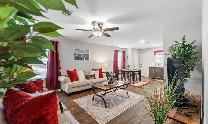 Willis House | 5 Mins to Lake Conroe & I-45, Unwind & Explore