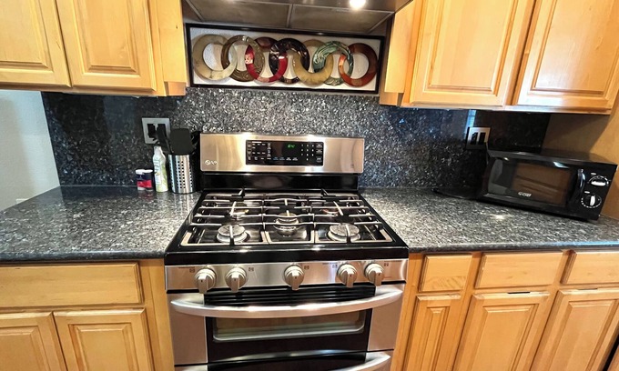 Castro Valley House | 5 Mins to the San Francisco Bay Area B.A.R.T. Transit. Minimalist living!