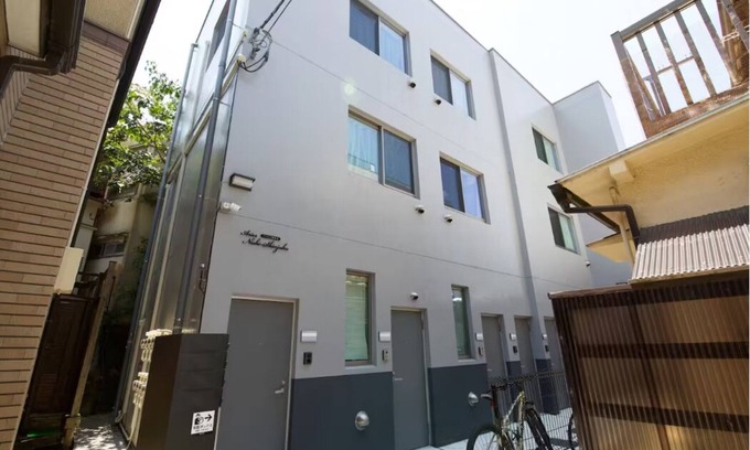 Nishi-Shinjuku Apartment | 5 Minute Walk from Nishi Shinjuku Gochome Station