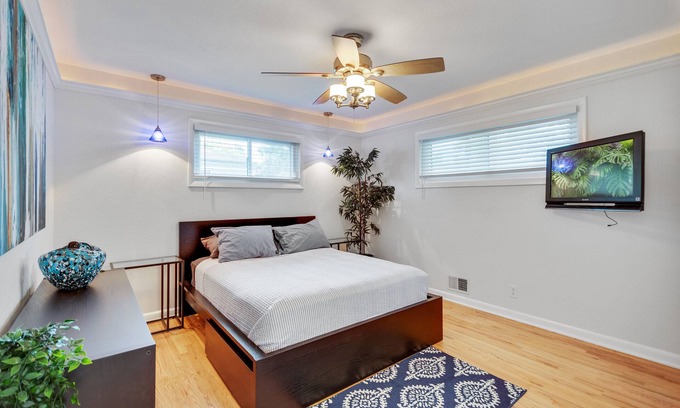 Ferndale House | 5 Minute walk to Downtown Ferndale!