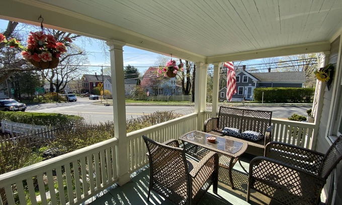 Mystic House | 5 Minute Walk to Downtown Mystic