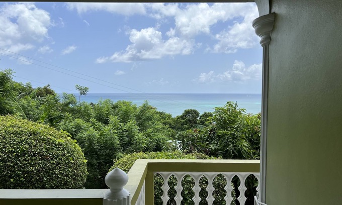 Corinthe Apartment | 5 Minute walk to Marisule Beach