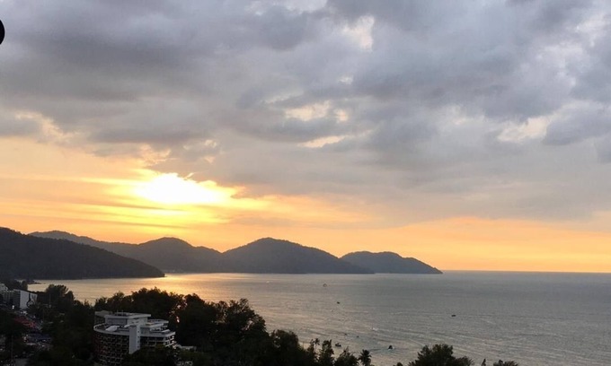 Tanjung Bungah Apartment | 5 minutes away from the beach. Breathtaking Sea view