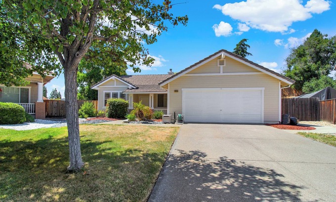Antioch House | 5 Minutes to Antioch Medical Centers: 3 Bedroom Furnished Single-Story House