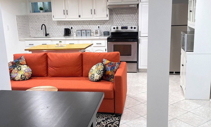Hull Apartment | 5 minutes to Downtown Ottawa - Cozy Spacious 2 Bedroom Apartment