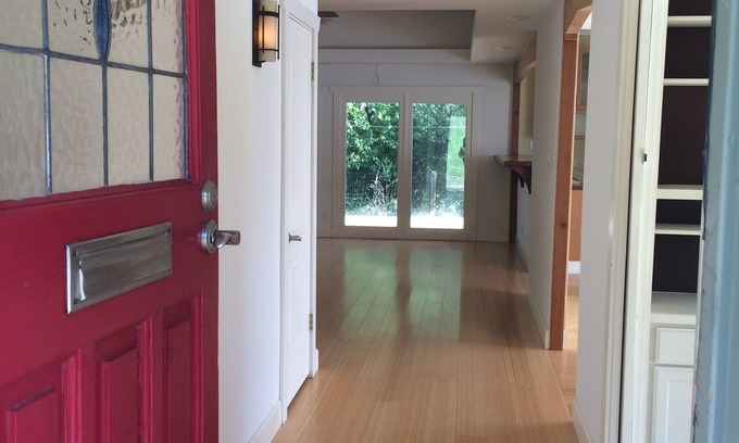 East Riverside - Oltorf House | 5 minutes to downtown! Family home with fenced yard, deck, wooded lot