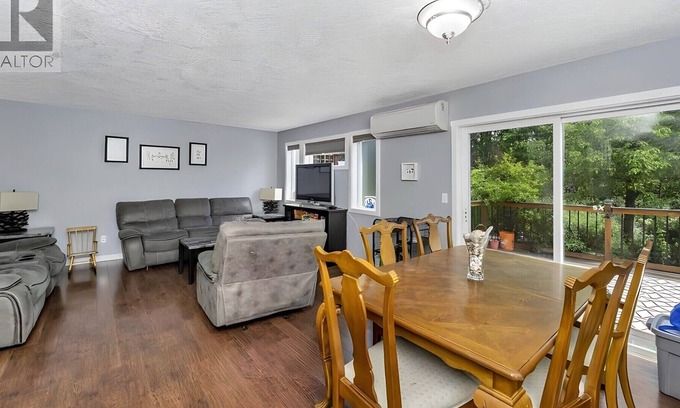 Lake Cowichan House | 5 minutes to Lake Cowichan! Family-sized guestsuite with AC & deck