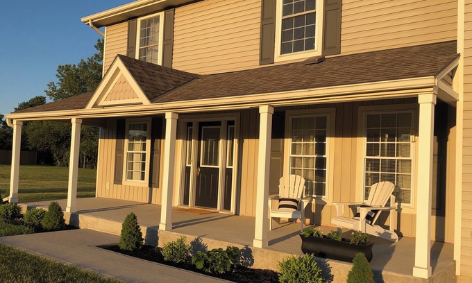 Prince Edward Apartment | 5 minutes to Picton downtown w/beach pass! PEC apartment with backyard space
