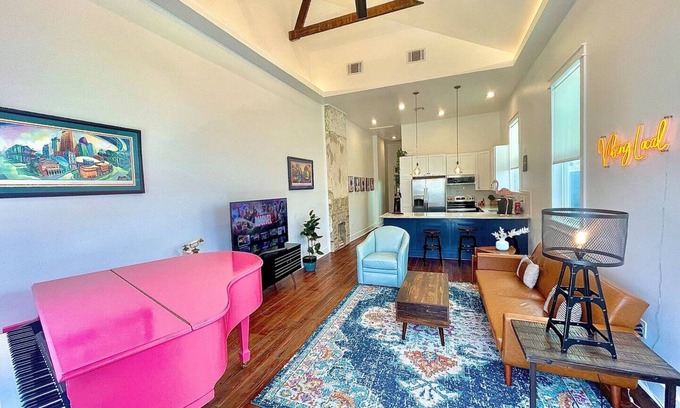 Bayou St. John House | 5 Minutes to the French Quarter and More! W/Pink Piano and Huge Ceilings!