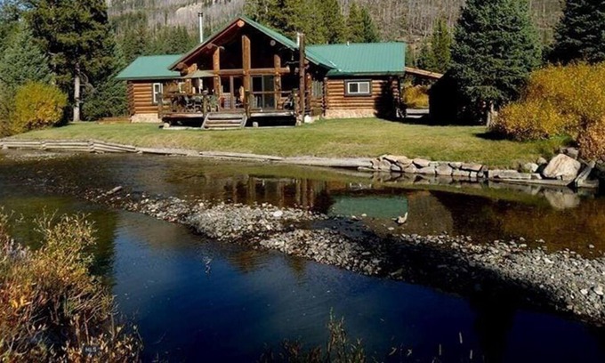 Silver Gate Cabin | 5 minutes to Yellowstone. Fish off your back deck.