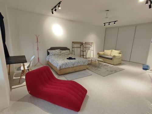 Larut Apartment | 5-Person 1950s Shophouse: Vintage Charm & Smart TVs