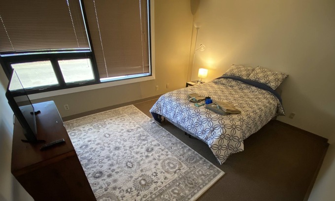 Fairview House | #5 Private bedroom near Downtown Anchorage