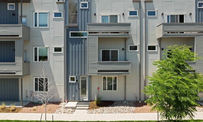 Jefferson Park House | ★★★★★ 5 Star, 4 Story, Whole House