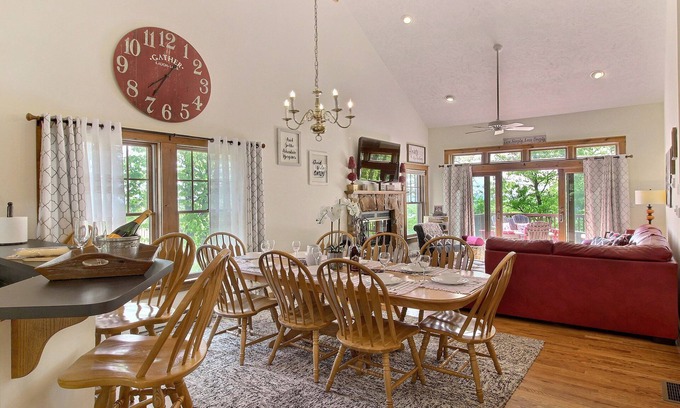 Tannersville House | 5 STAR!AUGUST SPECIAL, 4 Bed/4 Bath/Hot Tub/Full Bsmnt/Game Rm