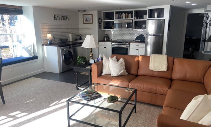 Oakdale House | 5 Star Back Cove Hide-Away 1 bedroom Back Cove apartment with water views!