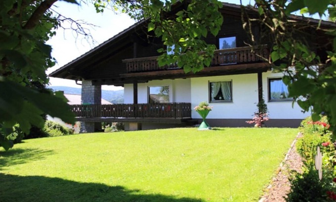 Bischofsmais Apartment | 5-star country house with tiled stove and large covered terrace