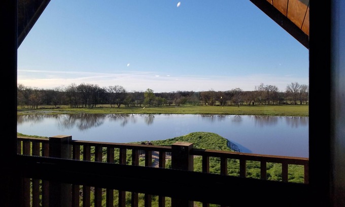 Sulphur Bluff Cabin | 5-Star Private Cabin on 450+ acre gated/high fenced game ranch