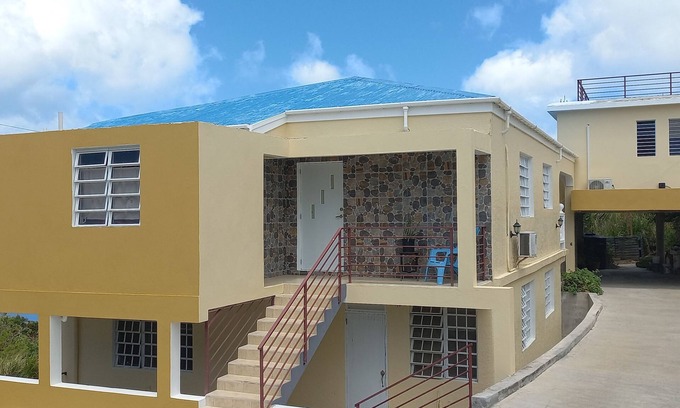 Brewers Bay Apartment | 5 Studio with queen bed & bathroom - 10 min to beach & town