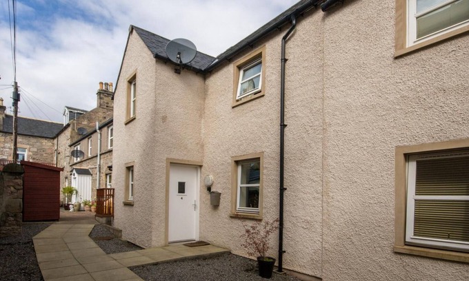 Forres Apartment | 5 Varis Apartments