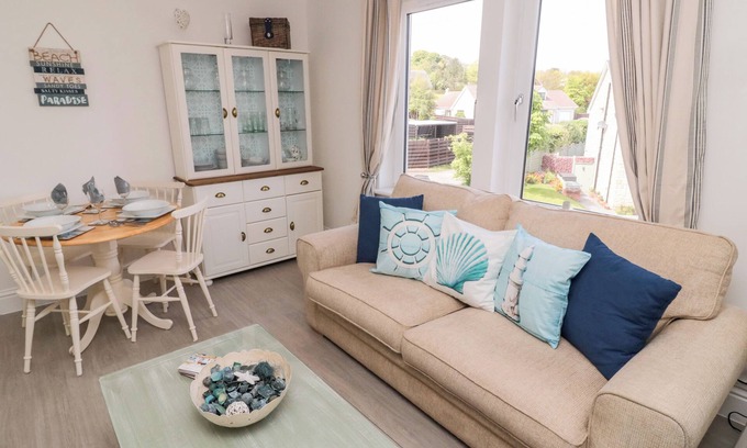 Burnmouth Cottage | 5 WEST WINDS, character holiday cottage in Burnmouth