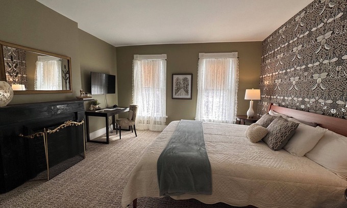 Italian Village Bed & Breakfast | 50 Lincoln Short North B&B