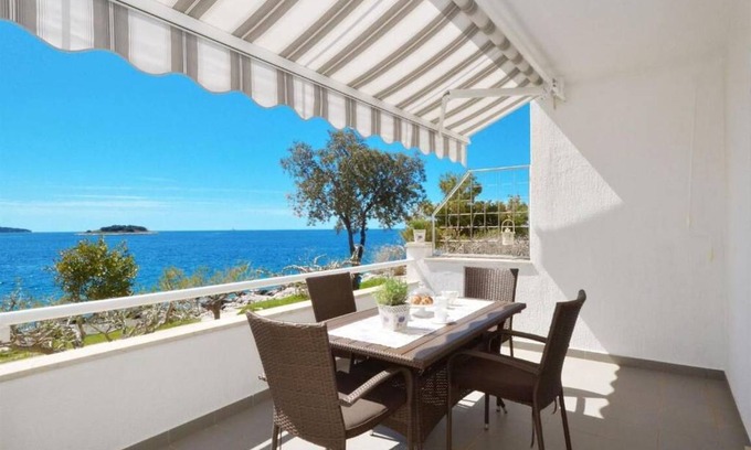 Rogoznica Apartment | 50 m² Apartment ∙ 1 bedroom ∙ 4 guests