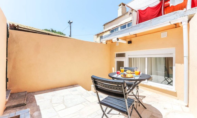 Santo Condestavel Apartment | 50 m² Apartment ∙ 1 bedroom ∙ 2 guests