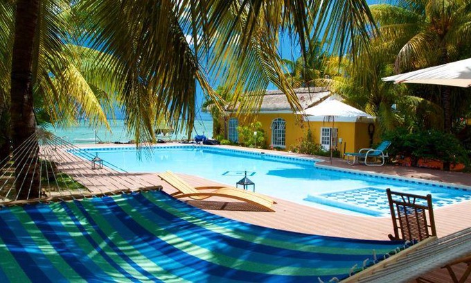 Pointe Aux Sables Hotel | 50 m² Hotel ∙ 2 bedrooms ∙ 6 guests