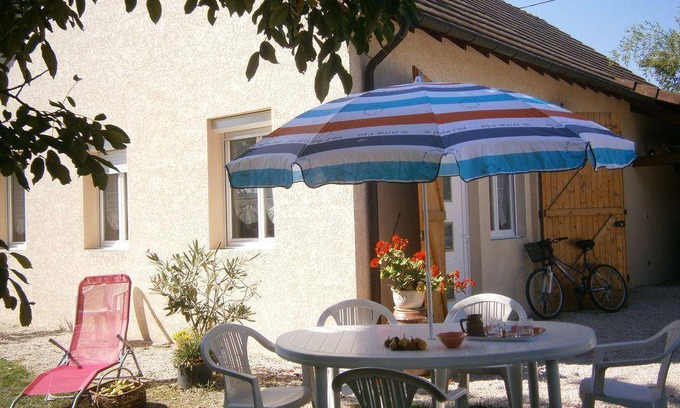 Sennecey-le-Grand House | 50 m² House ∙ 2 bedrooms ∙ 5 guests