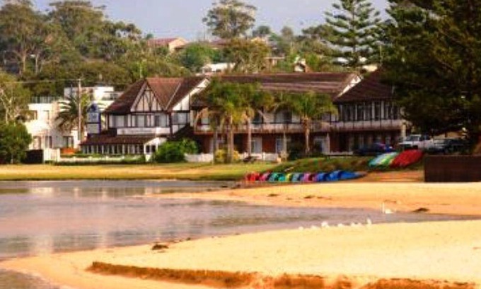 Wamberal Cabin | 50 m² Lodge ∙ 3 bedrooms ∙ 127 guests