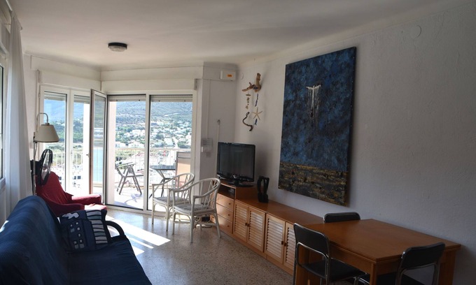 Port de la Selva Apartment | 50 meters from the beach, excellent views in a peaceful and quiet setting.