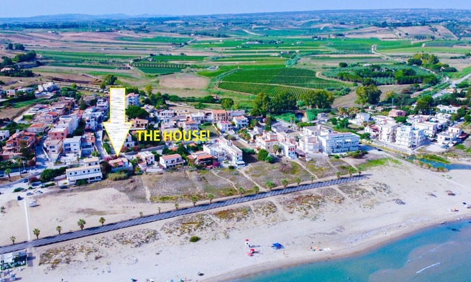 Porto Palo Villa | 50 metres from Blue Flag Portopalo beach, patio w/beach view