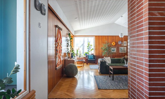 Lahti House | 50's Charm by the Lake with Sauna, Free Parking, 5 Bedrooms