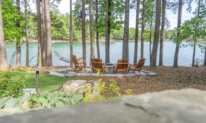 Seneca House | 500 FT OF DEEP WATER FRONTAGE ON THE BEAUTIFUL EMRALD COLOR WATER OF LAKE KEOWEE