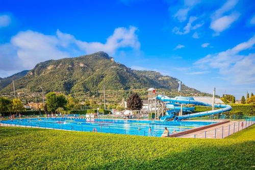 Salo Apartment | 500 m dal lago! Il nido di Salò con Piscina