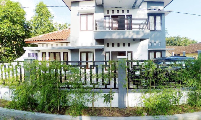 Ngemplak House | 500 m² House ∙ 6 bedrooms ∙ 30 guests