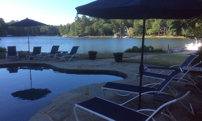 Lake Oconee House | 500' of Lakefront : 3 Million House, POOL ! Boat to Rent! 2 night minimums